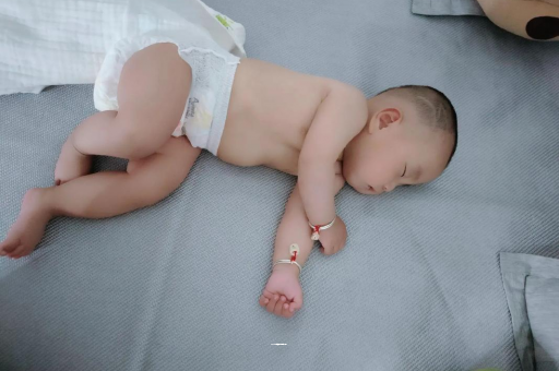 清镇没满月的宝宝